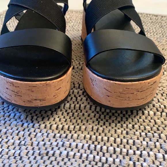 Brand New Sorel Black Platforms. Size 9. - Picture 4 of 9